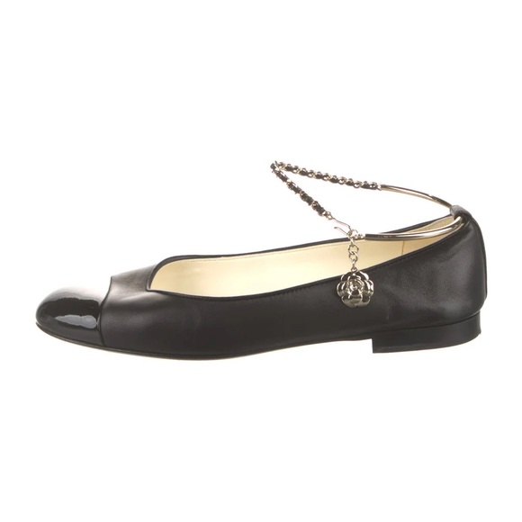 CHANEL Black Leather Cap-Toe Ballet Flats with Gold Chain Ankle Charm - Picture 9 of 9